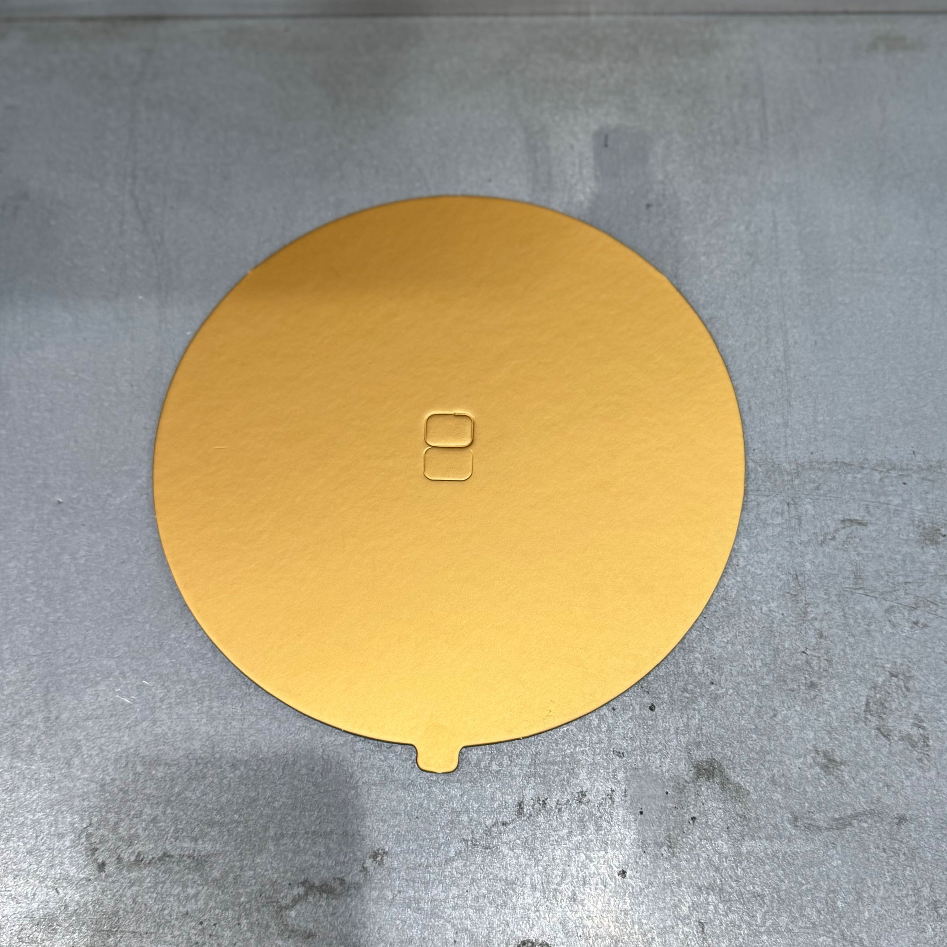 Cake Boards - Circle Gold closeup Marah Design