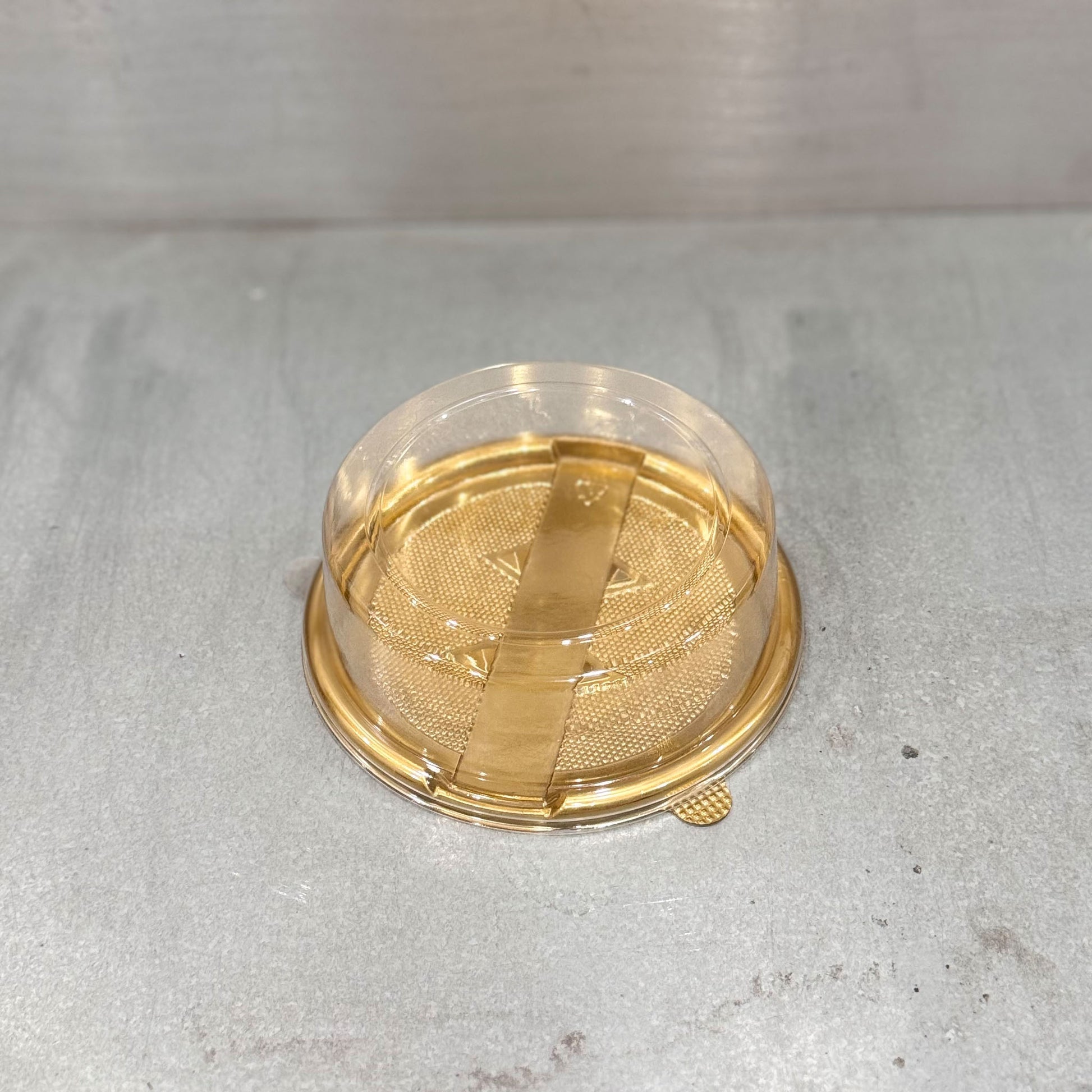 Close up of Marah Design plastic round cake container 