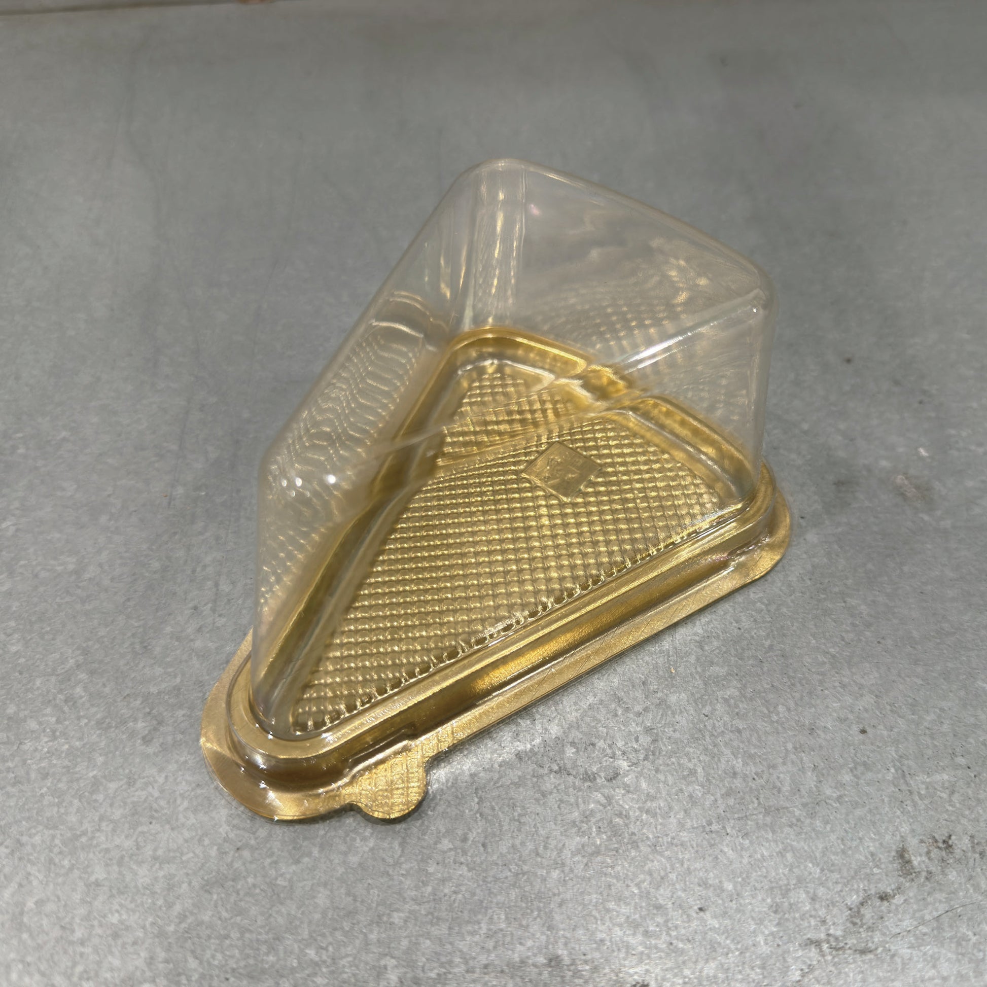 Closeup Angle Cake Slice Boxes with Lid on - Plastic Marah Design 